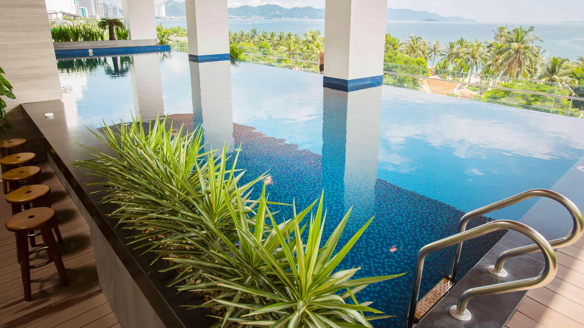 *****  Queen Ann Nha Trang Hotel Vietnam