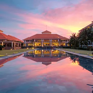https://pullman-danang-beach-resort.dananghotels.net