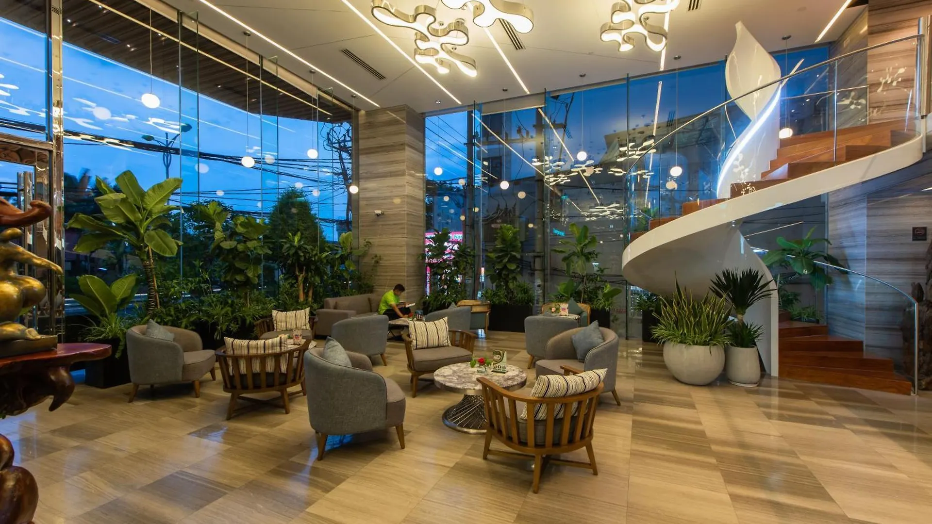 *****  Queen Ann Nha Trang Hotel Vietnam